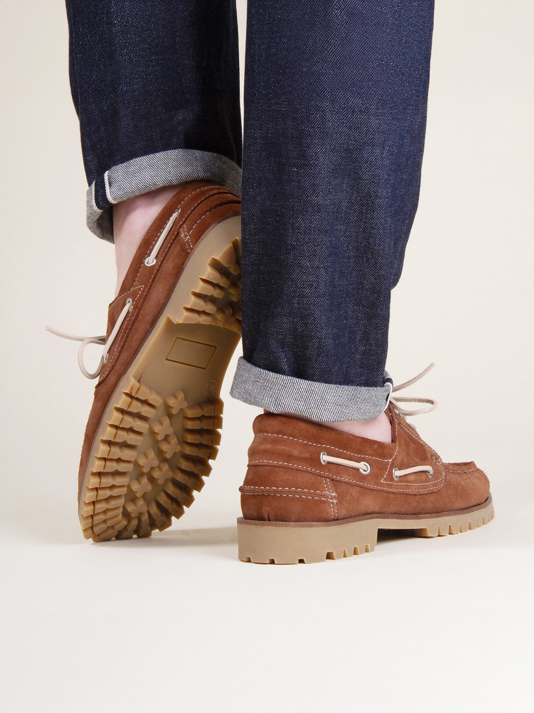 chaussures bateau semelles crantees cuir daim camel s1.jpg chaussures bateau semelles crantees cuir daim camel s1.jpg