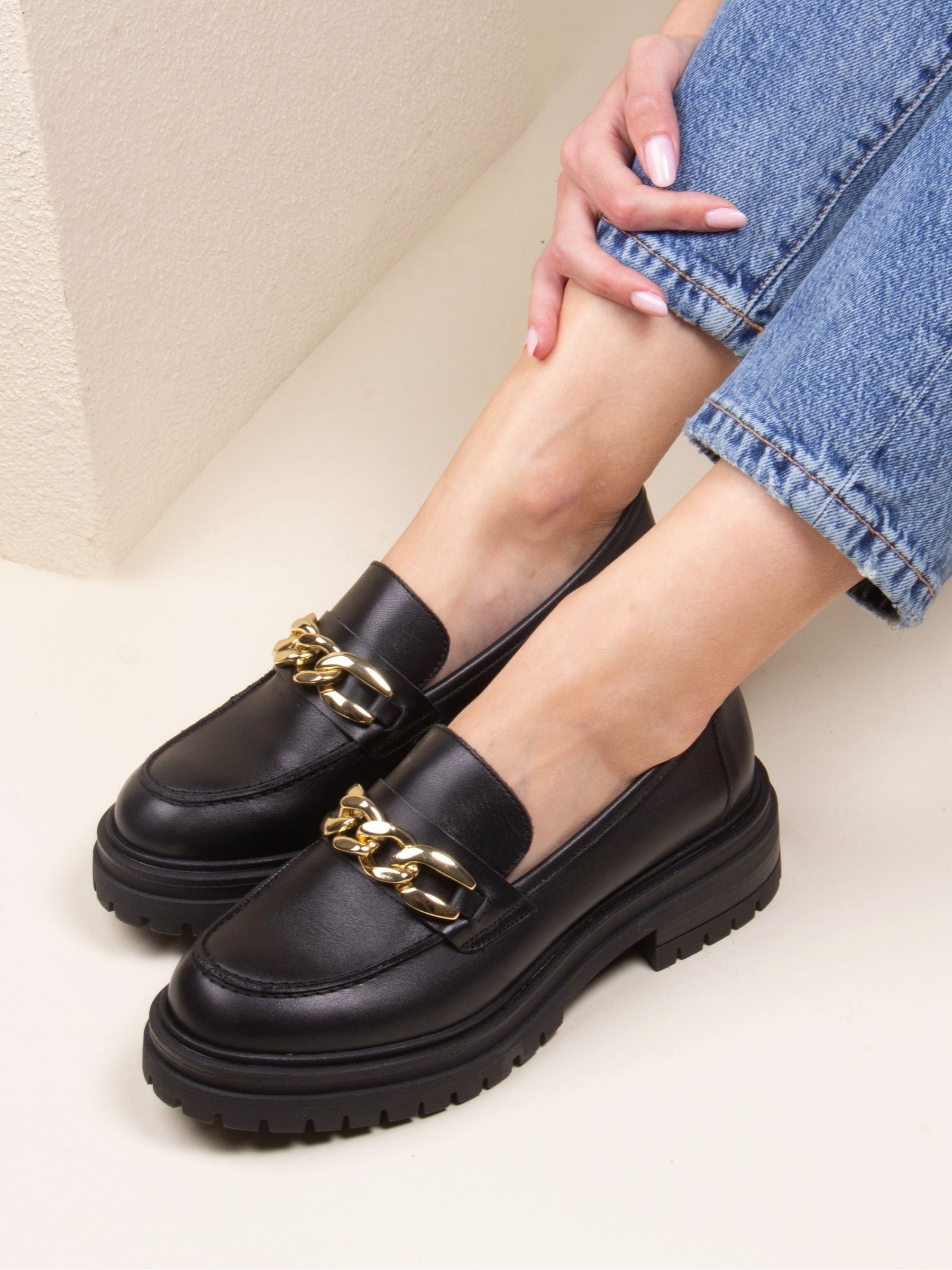 mocassins crampons cuir noir s1.jpg mocassins crampons cuir noir s1.jpg